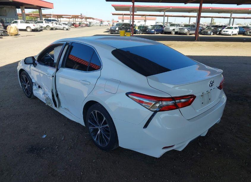 Photo 3 of 2018 Toyota Camry SE (VIN 4T1B11HKXJU578923)