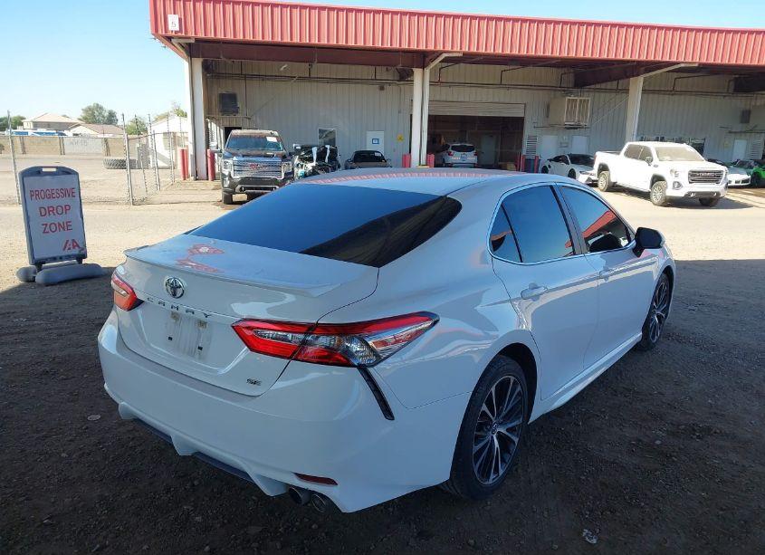 Photo 4 of 2018 Toyota Camry SE (VIN 4T1B11HKXJU578923)