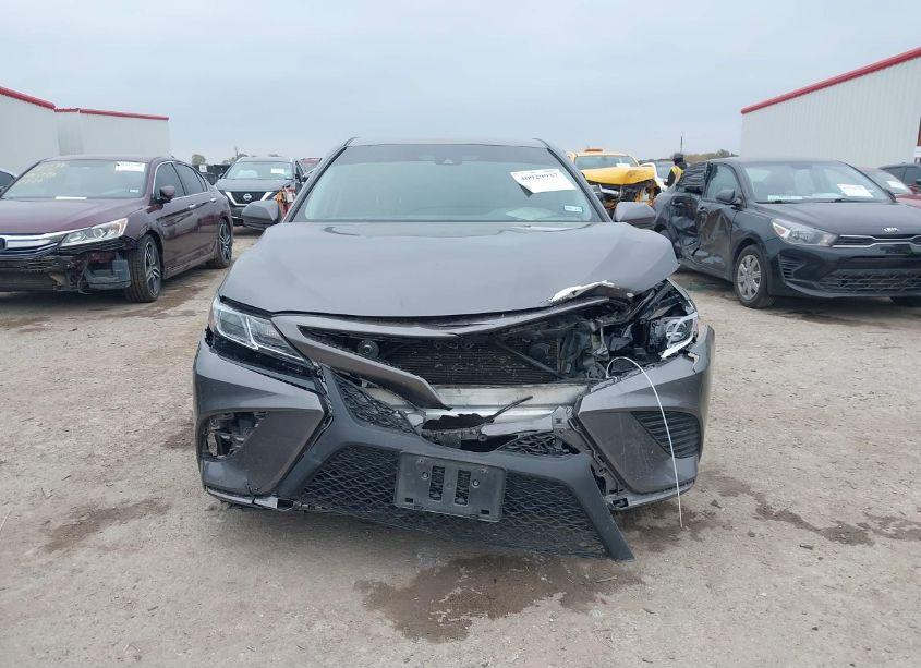 Photo 12 of 2018 Toyota Camry SE (VIN 4T1B11HKXJU582535)