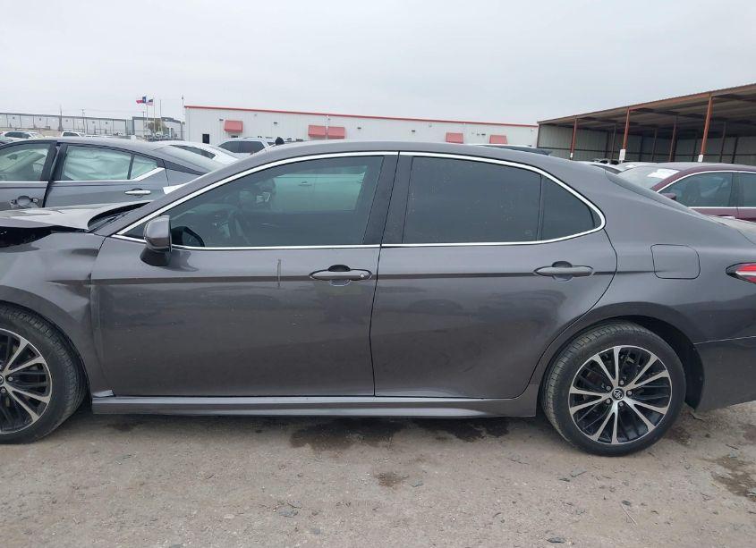 Photo 14 of 2018 Toyota Camry SE (VIN 4T1B11HKXJU582535)