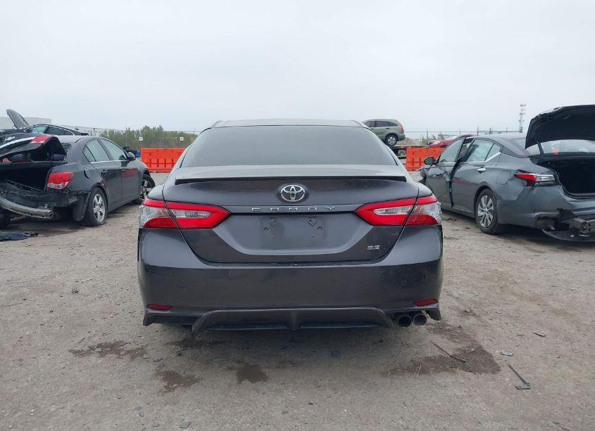 Photo 16 of 2018 Toyota Camry SE (VIN 4T1B11HKXJU582535)