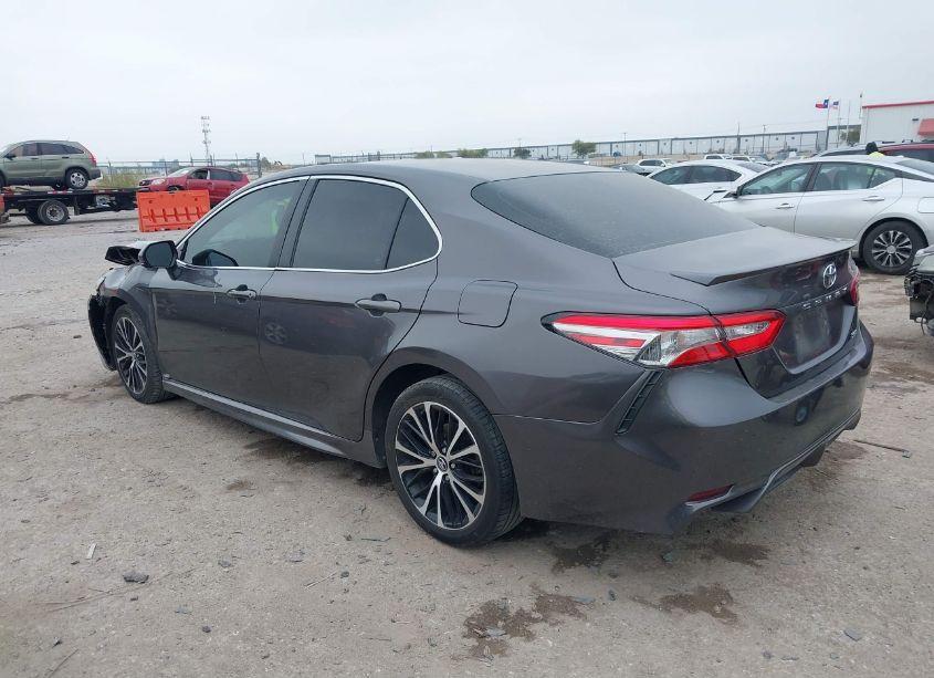 Photo 3 of 2018 Toyota Camry SE (VIN 4T1B11HKXJU582535)