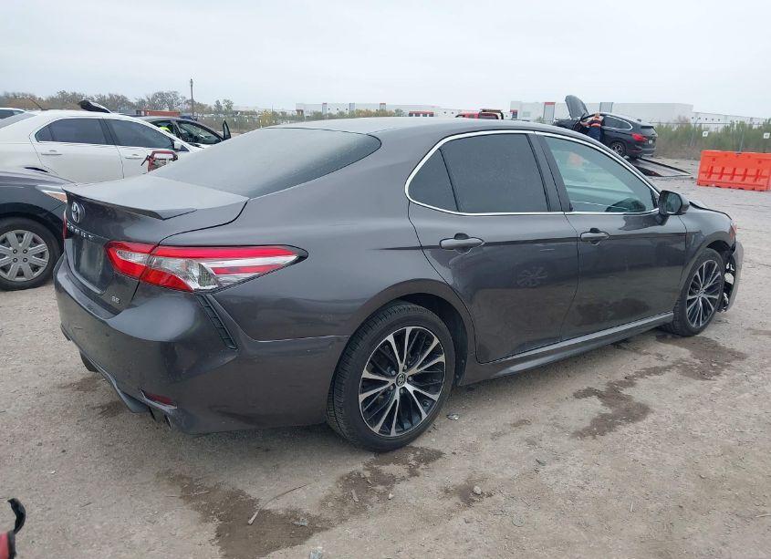 Photo 4 of 2018 Toyota Camry SE (VIN 4T1B11HKXJU582535)