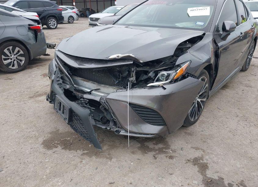 Photo 6 of 2018 Toyota Camry SE (VIN 4T1B11HKXJU582535)