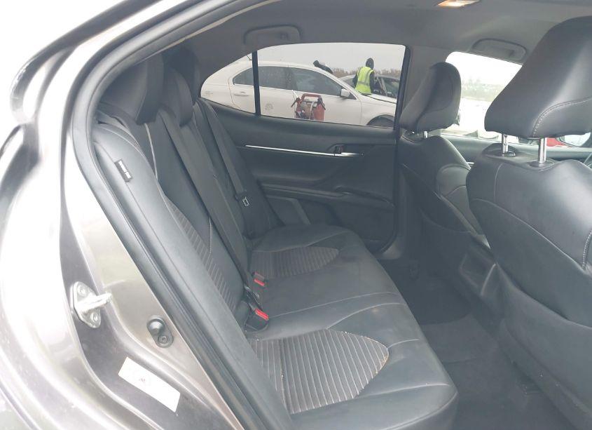 Photo 8 of 2018 Toyota Camry SE (VIN 4T1B11HKXJU582535)