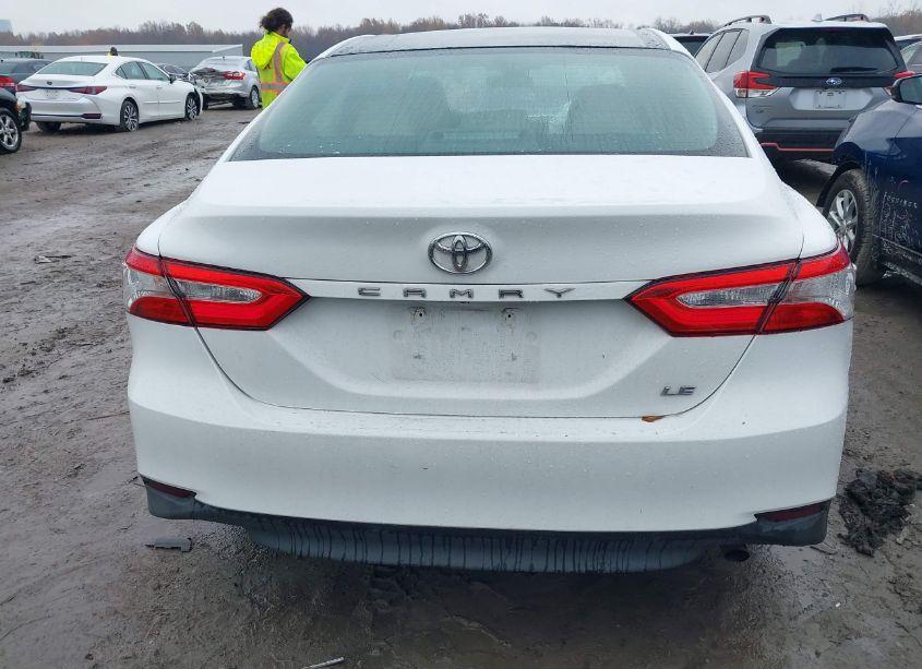 Photo 16 of 2018 Toyota Camry LE (VIN 4T1B11HKXJU584348)