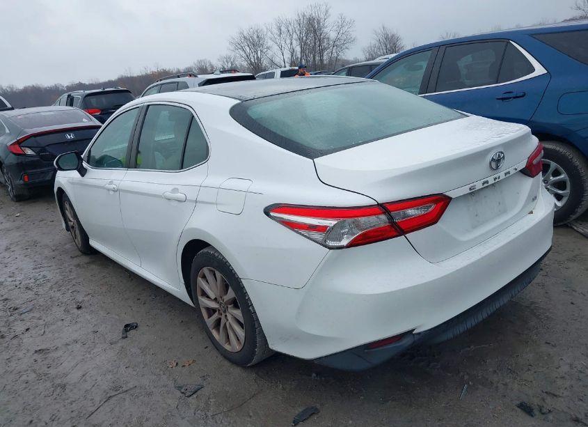 Photo 3 of 2018 Toyota Camry LE (VIN 4T1B11HKXJU584348)