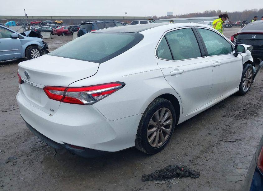 Photo 4 of 2018 Toyota Camry LE (VIN 4T1B11HKXJU584348)