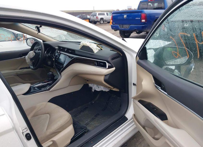 Photo 5 of 2018 Toyota Camry LE (VIN 4T1B11HKXJU584348)