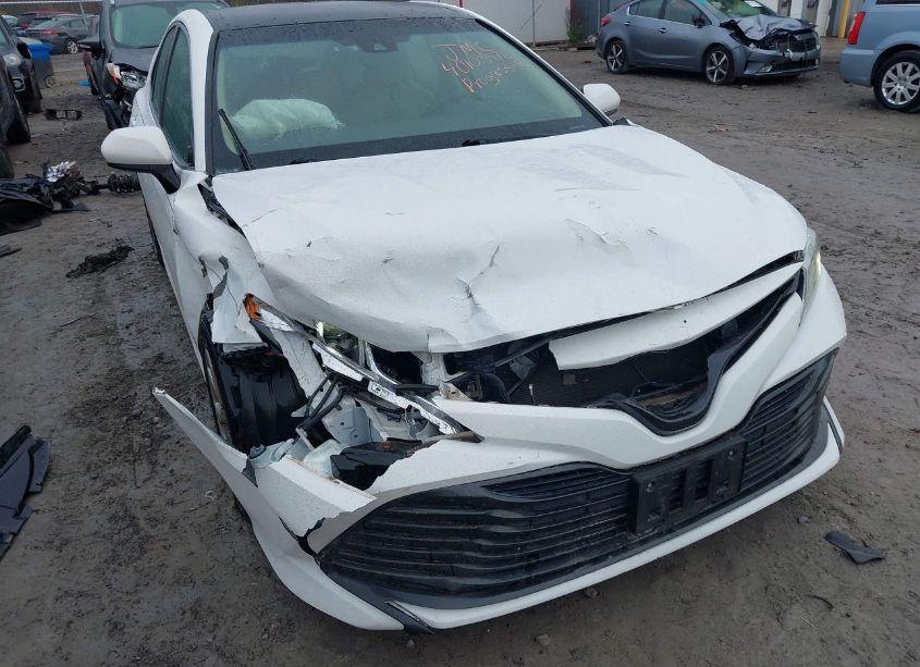 Photo 6 of 2018 Toyota Camry LE (VIN 4T1B11HKXJU584348)