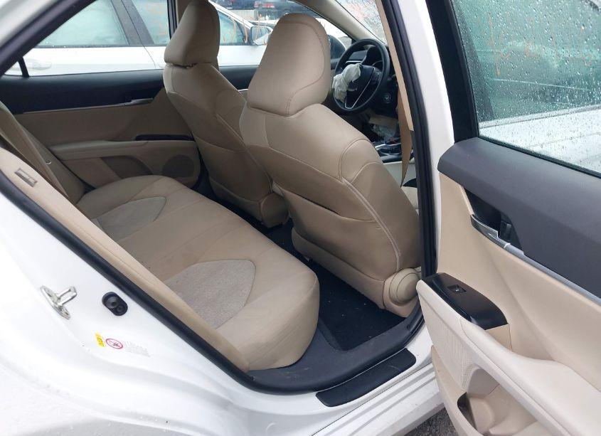 Photo 8 of 2018 Toyota Camry LE (VIN 4T1B11HKXJU584348)