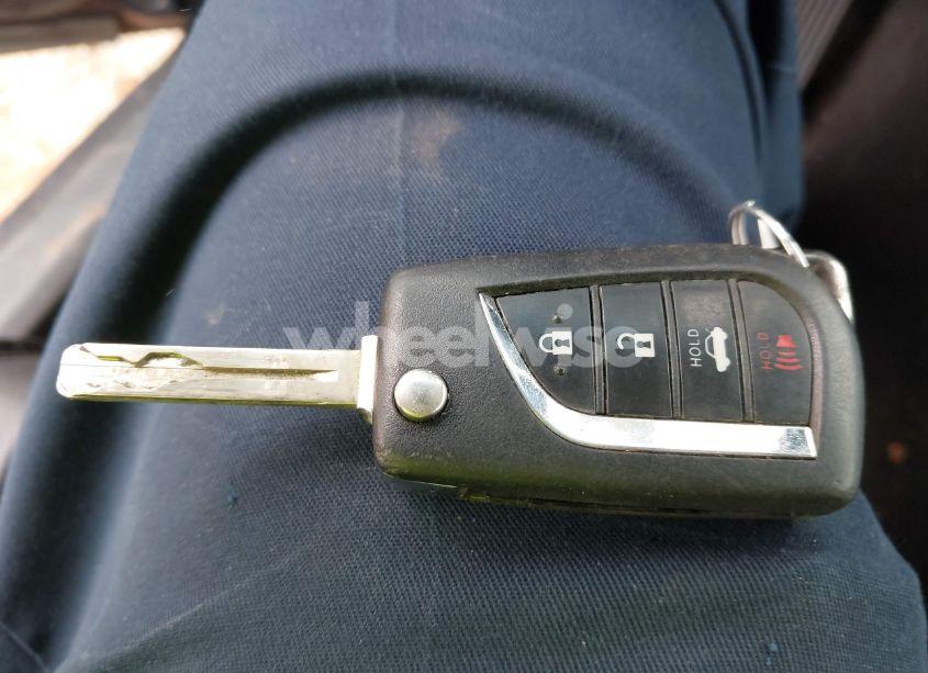 Photo 11 of 2018 Toyota Camry LE (VIN 4T1B11HKXJU600659)