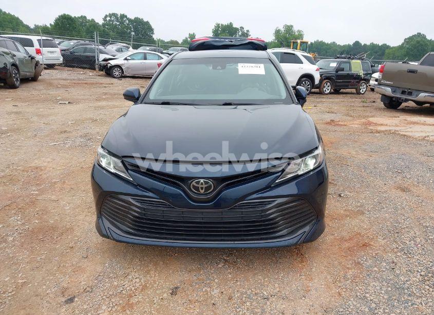 Photo 12 of 2018 Toyota Camry LE (VIN 4T1B11HKXJU600659)
