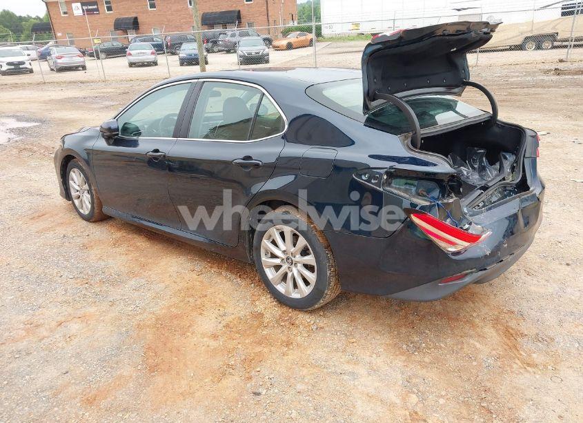Photo 3 of 2018 Toyota Camry LE (VIN 4T1B11HKXJU600659)