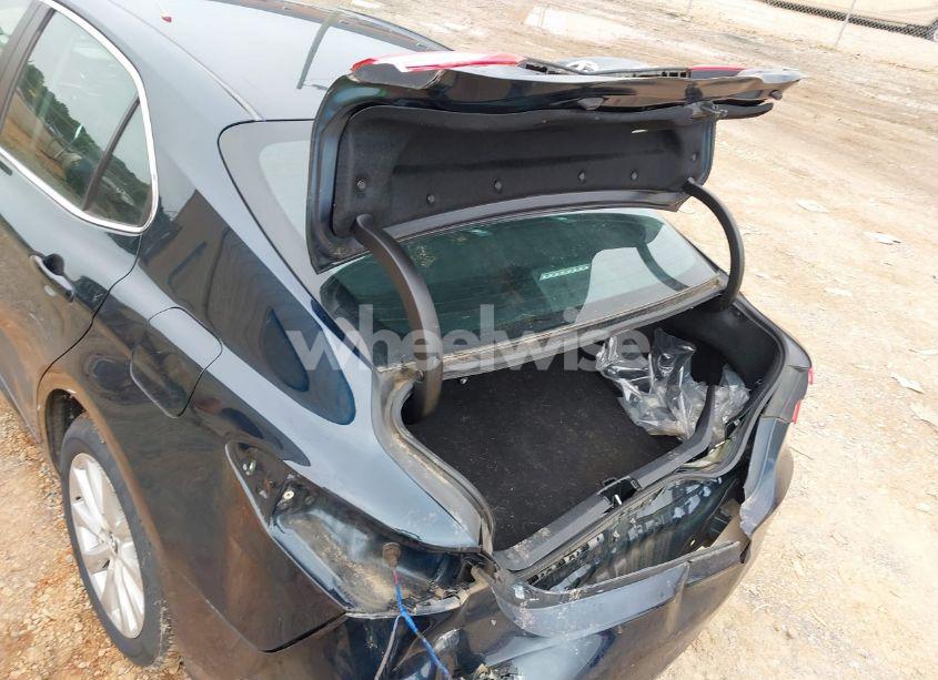 Photo 6 of 2018 Toyota Camry LE (VIN 4T1B11HKXJU600659)