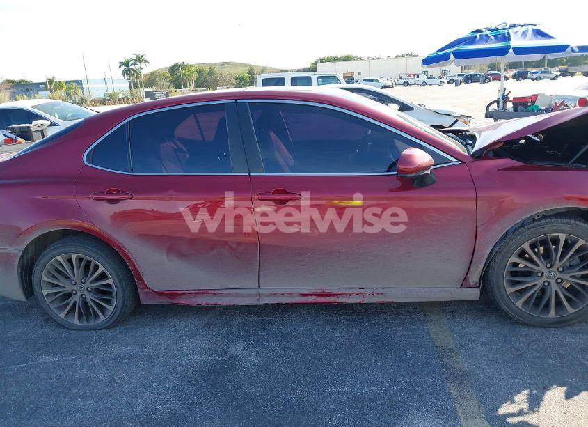 Photo 14 of 2018 Toyota Camry SE (VIN 4T1B11HKXJU625187)