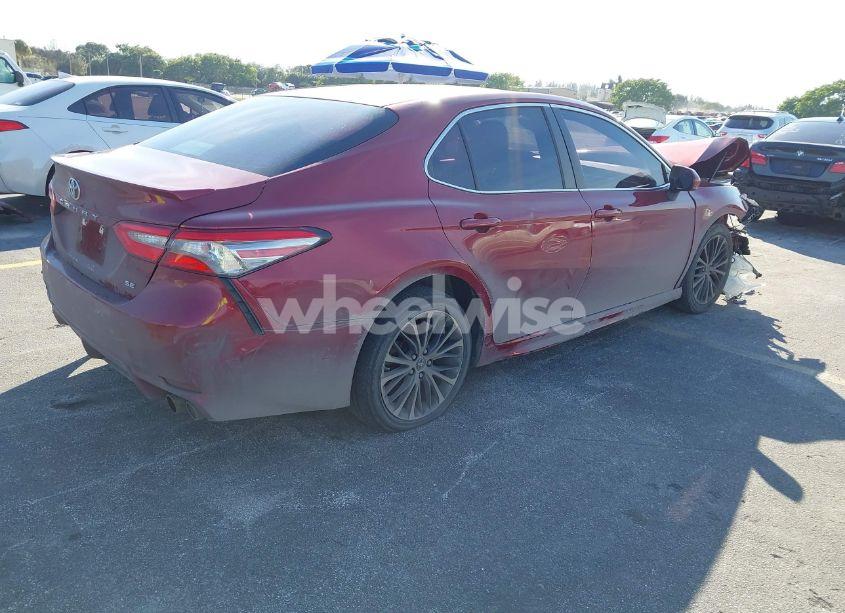 Photo 4 of 2018 Toyota Camry SE (VIN 4T1B11HKXJU625187)
