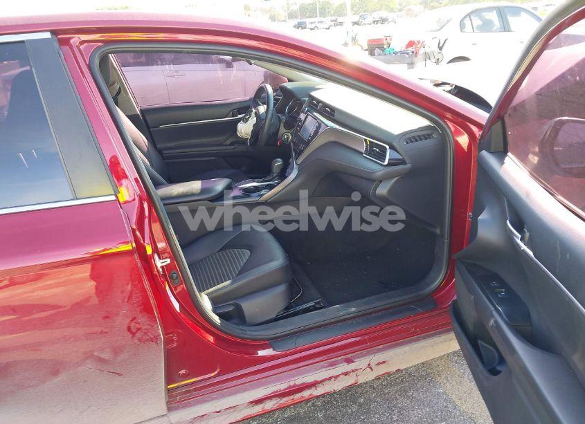 Photo 5 of 2018 Toyota Camry SE (VIN 4T1B11HKXJU625187)