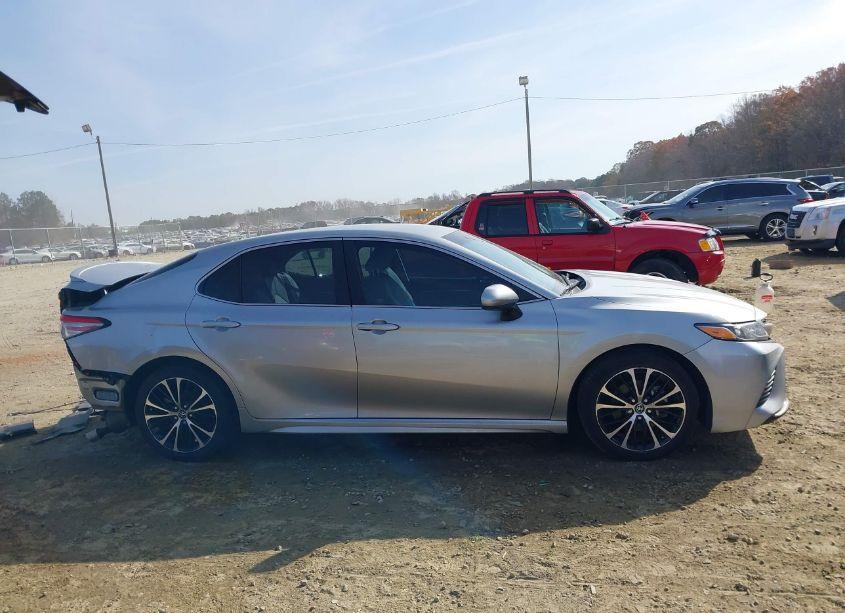 Photo 14 of 2018 Toyota Camry SE (VIN 4T1B11HKXJU632138)