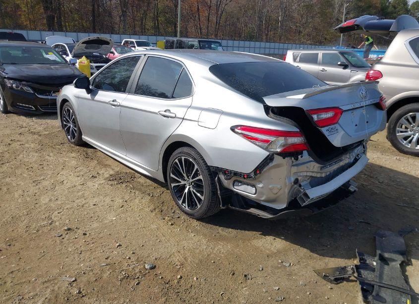 Photo 3 of 2018 Toyota Camry SE (VIN 4T1B11HKXJU632138)