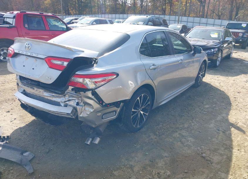 Photo 4 of 2018 Toyota Camry SE (VIN 4T1B11HKXJU632138)