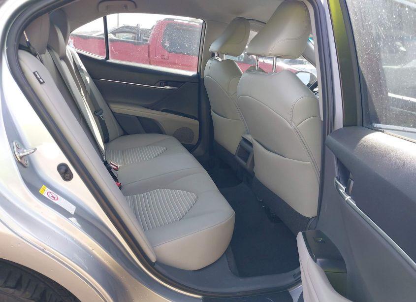 Photo 8 of 2018 Toyota Camry SE (VIN 4T1B11HKXJU632138)