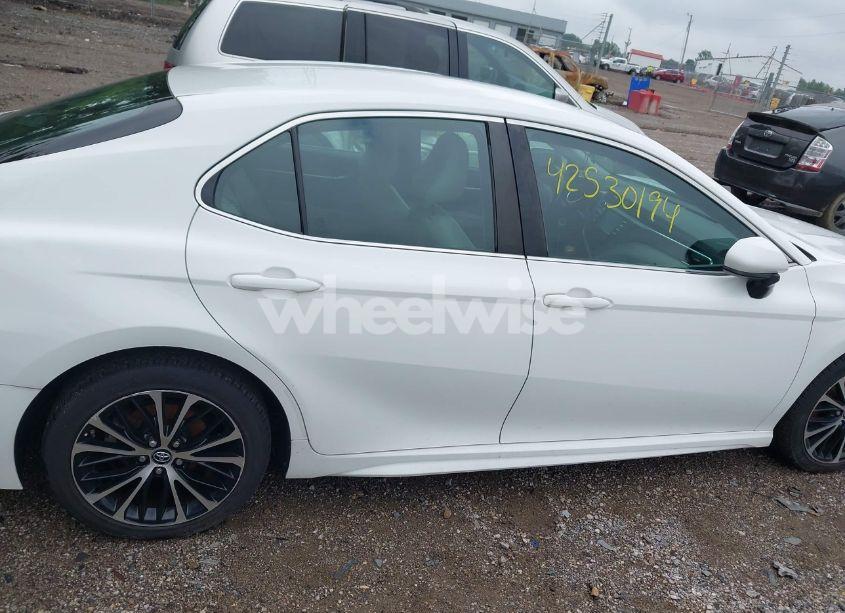 Photo 13 of 2018 Toyota Camry SE (VIN 4T1B11HKXJU649067)