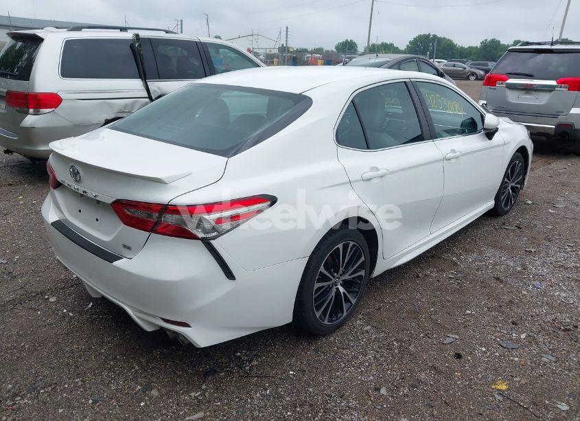 Photo 4 of 2018 Toyota Camry SE (VIN 4T1B11HKXJU649067)