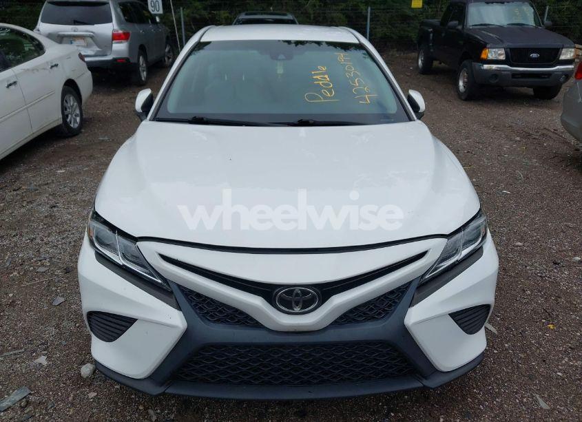 Photo 6 of 2018 Toyota Camry SE (VIN 4T1B11HKXJU649067)