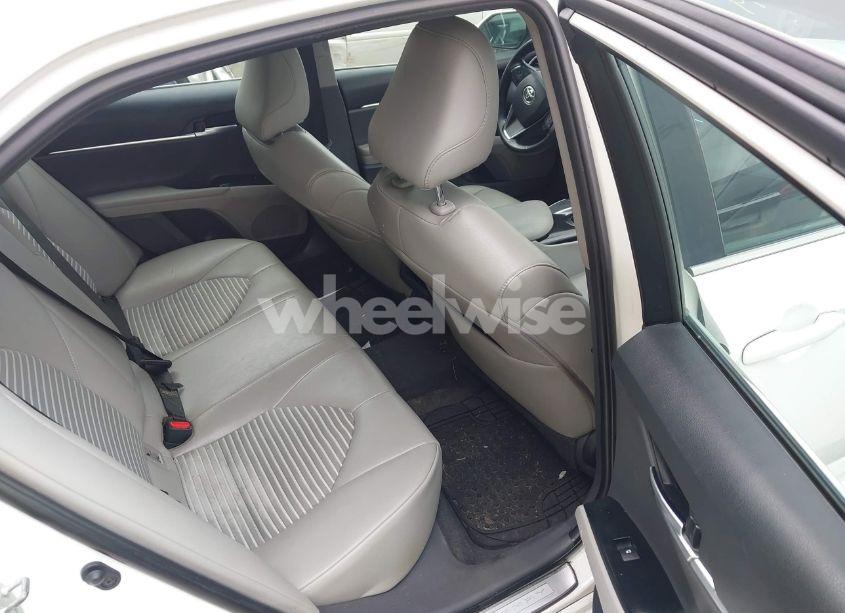 Photo 8 of 2018 Toyota Camry SE (VIN 4T1B11HKXJU649067)