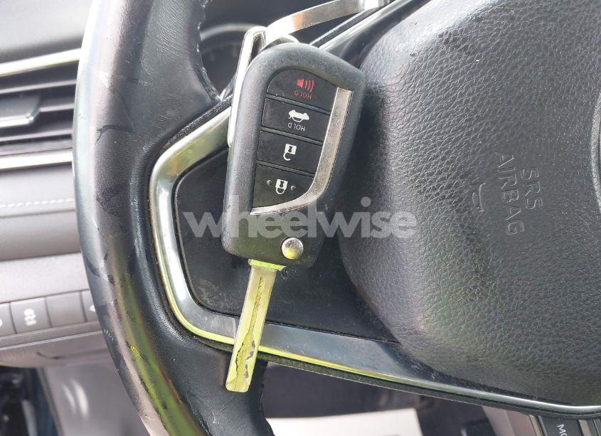 Photo 11 of 2018 Toyota Camry SE (VIN 4T1B11HKXJU650042)