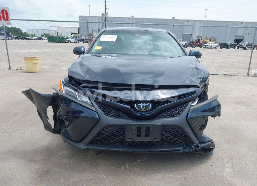 Photo 13 of 2018 Toyota Camry SE (VIN 4T1B11HKXJU650042)