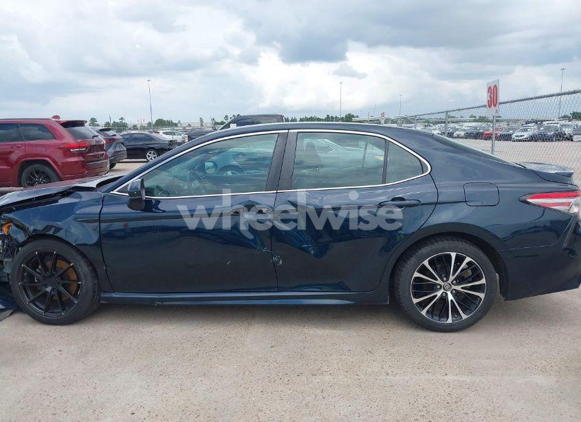 Photo 15 of 2018 Toyota Camry SE (VIN 4T1B11HKXJU650042)