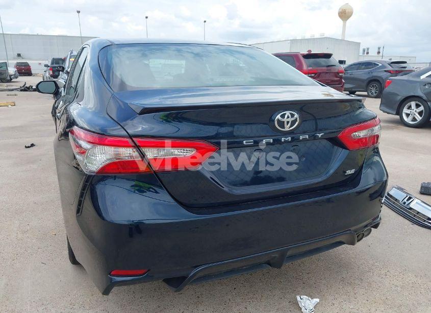 Photo 17 of 2018 Toyota Camry SE (VIN 4T1B11HKXJU650042)