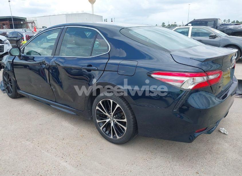 Photo 3 of 2018 Toyota Camry SE (VIN 4T1B11HKXJU650042)
