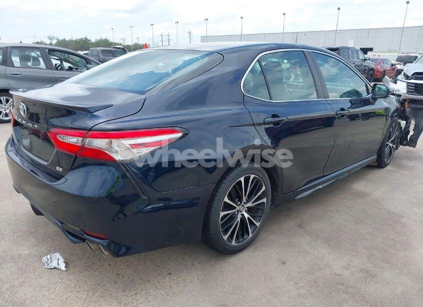 Photo 4 of 2018 Toyota Camry SE (VIN 4T1B11HKXJU650042)