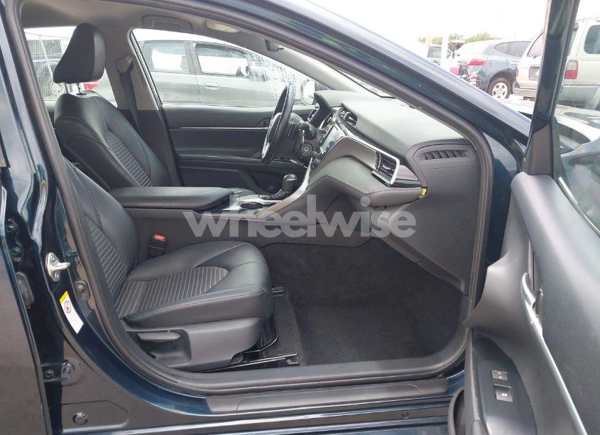 Photo 5 of 2018 Toyota Camry SE (VIN 4T1B11HKXJU650042)