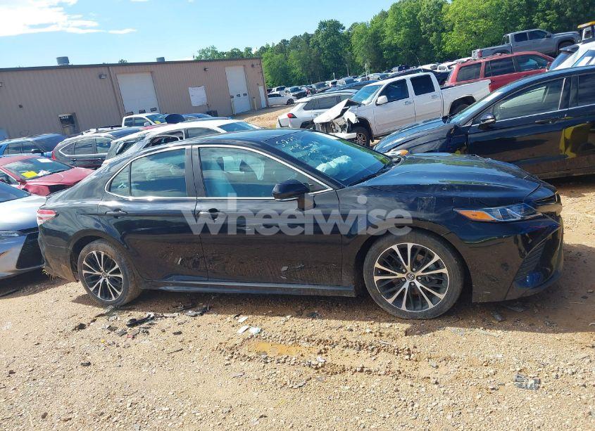 Photo 13 of 2018 Toyota Camry SE (VIN 4T1B11HKXJU652275)