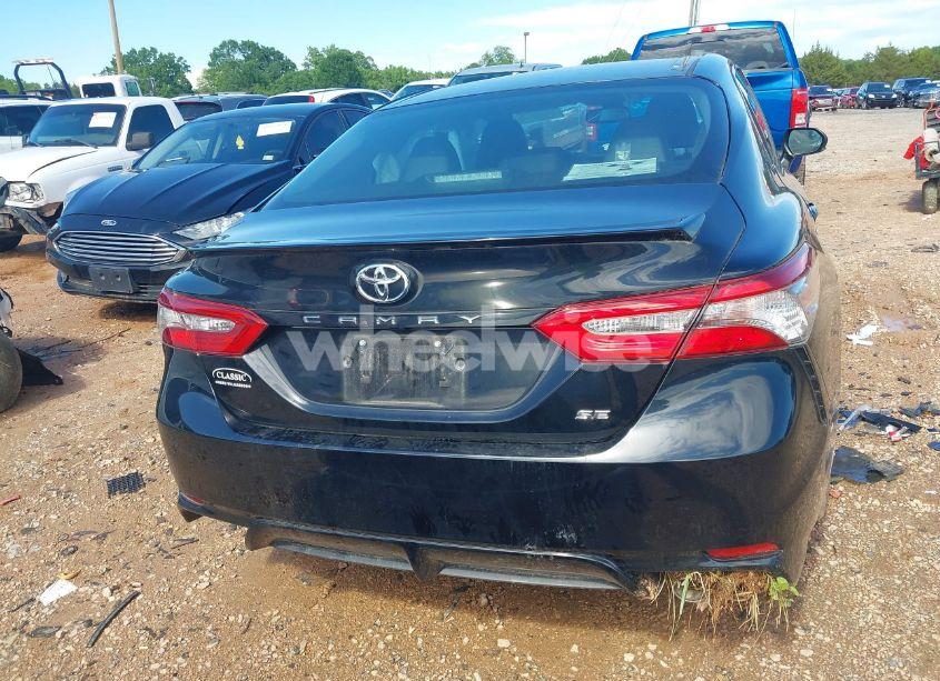 Photo 16 of 2018 Toyota Camry SE (VIN 4T1B11HKXJU652275)