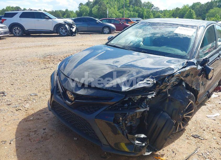 Photo 17 of 2018 Toyota Camry SE (VIN 4T1B11HKXJU652275)