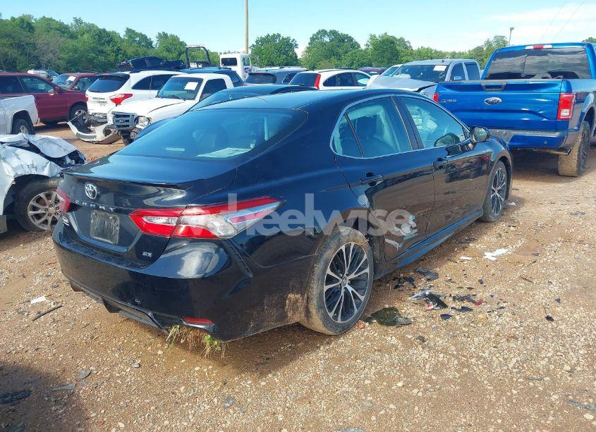 Photo 4 of 2018 Toyota Camry SE (VIN 4T1B11HKXJU652275)