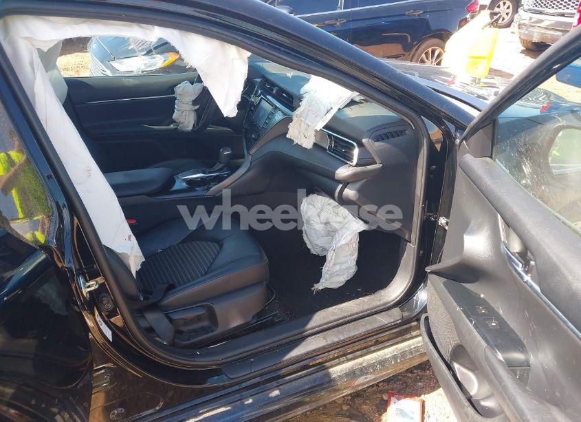 Photo 5 of 2018 Toyota Camry SE (VIN 4T1B11HKXJU652275)