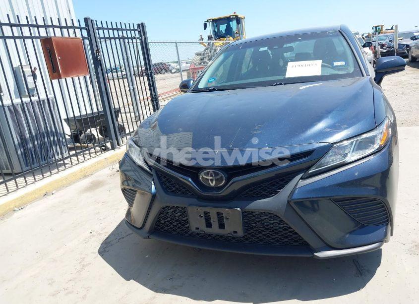 Photo 12 of 2018 Toyota Camry SE (VIN 4T1B11HKXJU663440)