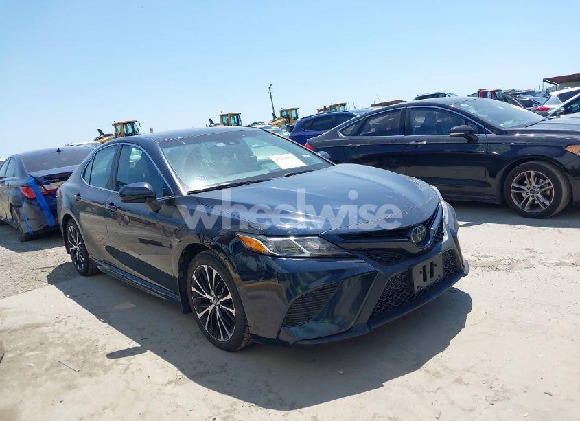 Photo 13 of 2018 Toyota Camry SE (VIN 4T1B11HKXJU663440)