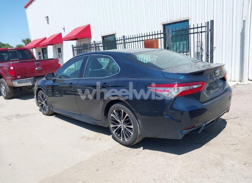Photo 14 of 2018 Toyota Camry SE (VIN 4T1B11HKXJU663440)