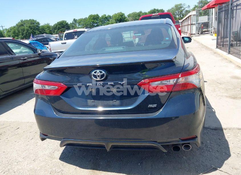 Photo 16 of 2018 Toyota Camry SE (VIN 4T1B11HKXJU663440)