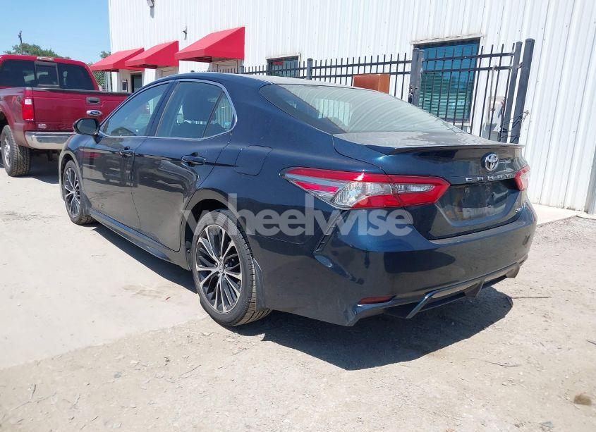 Photo 3 of 2018 Toyota Camry SE (VIN 4T1B11HKXJU663440)