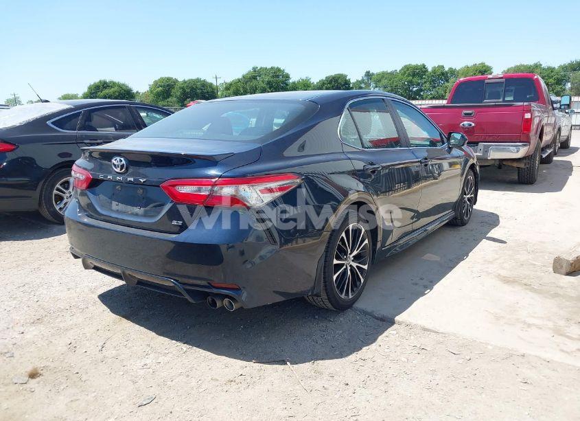 Photo 4 of 2018 Toyota Camry SE (VIN 4T1B11HKXJU663440)