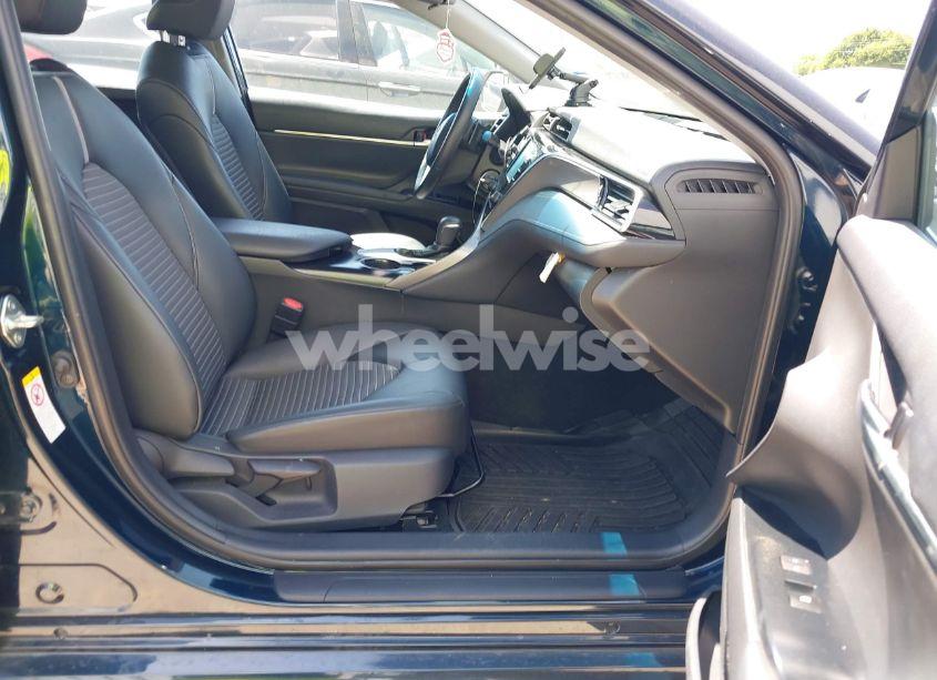 Photo 5 of 2018 Toyota Camry SE (VIN 4T1B11HKXJU663440)