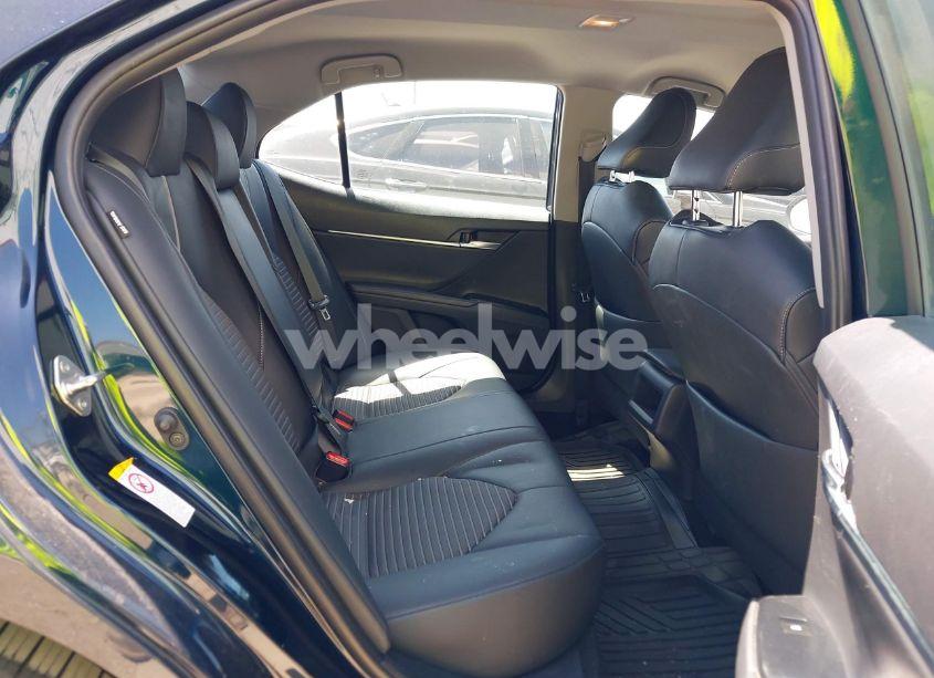 Photo 8 of 2018 Toyota Camry SE (VIN 4T1B11HKXJU663440)
